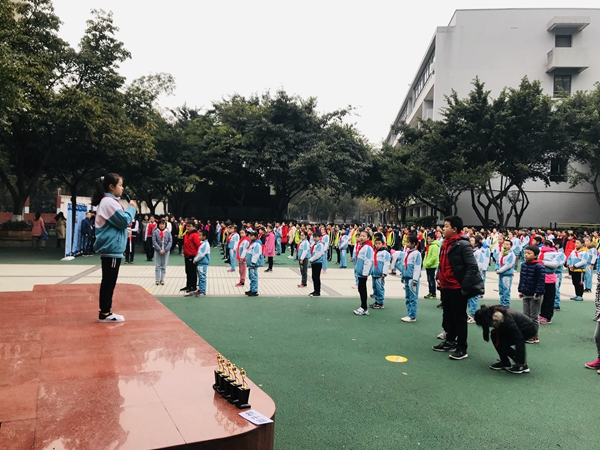 成都玉林中学附属小学隆重举行《奔跑吧了不起的娃》真人秀拍摄暨表彰